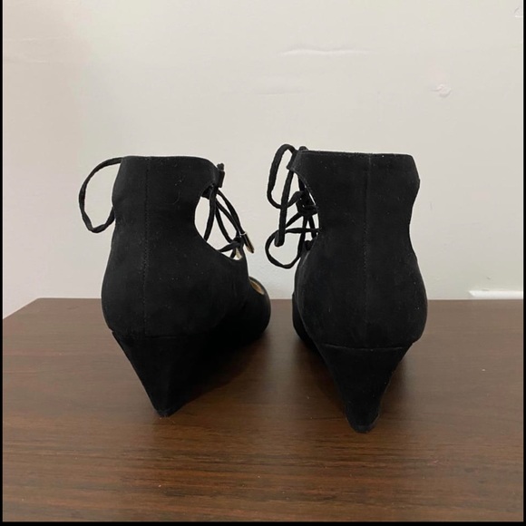 Marc Fisher 5.5 Black Ankle-tie Wedge Points - Picture 4 of 7